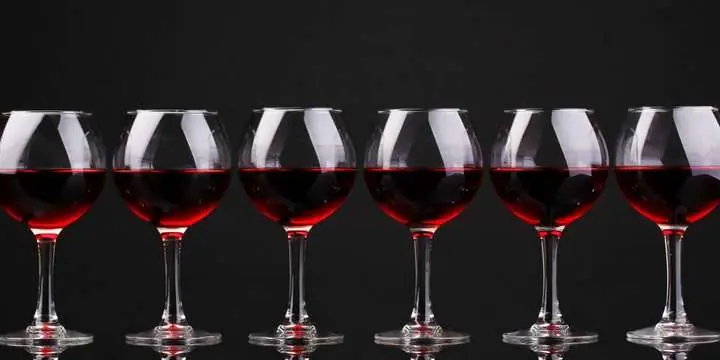 wineglasses-isolated-on-black