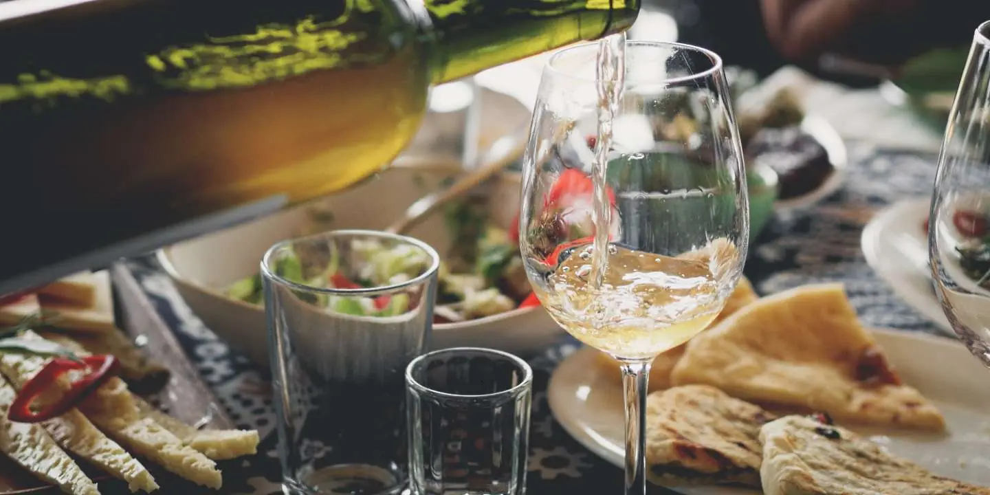 Vinresa - dukat bord med vin
