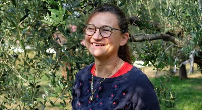 Cristiana Bettili - omslagsbild på henne i vingården